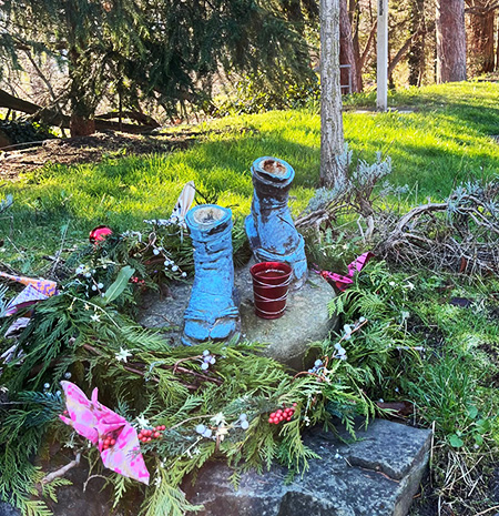 足首から切断されたシアトルの「サダコ像（Sadako and the Thousand Paper Cranes）」