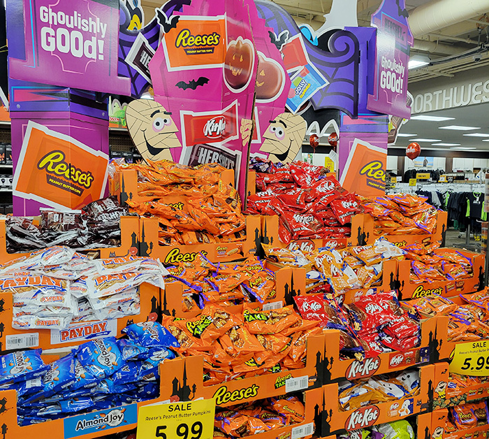アメリカで売られるハロウィンのお菓子、Trick or  treat