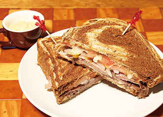 ローストビーフ入りの「Grilled Sandwich」